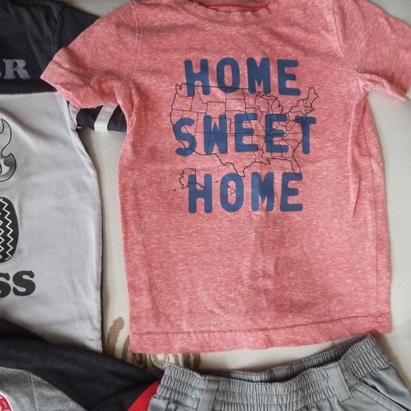 Toddler boy 3 shirts with free pair of shorts - Picture 4 of 5